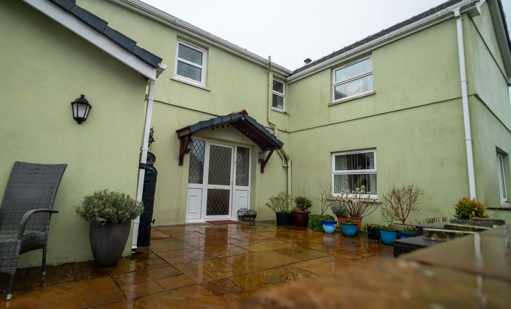 Property photo 2 of 37