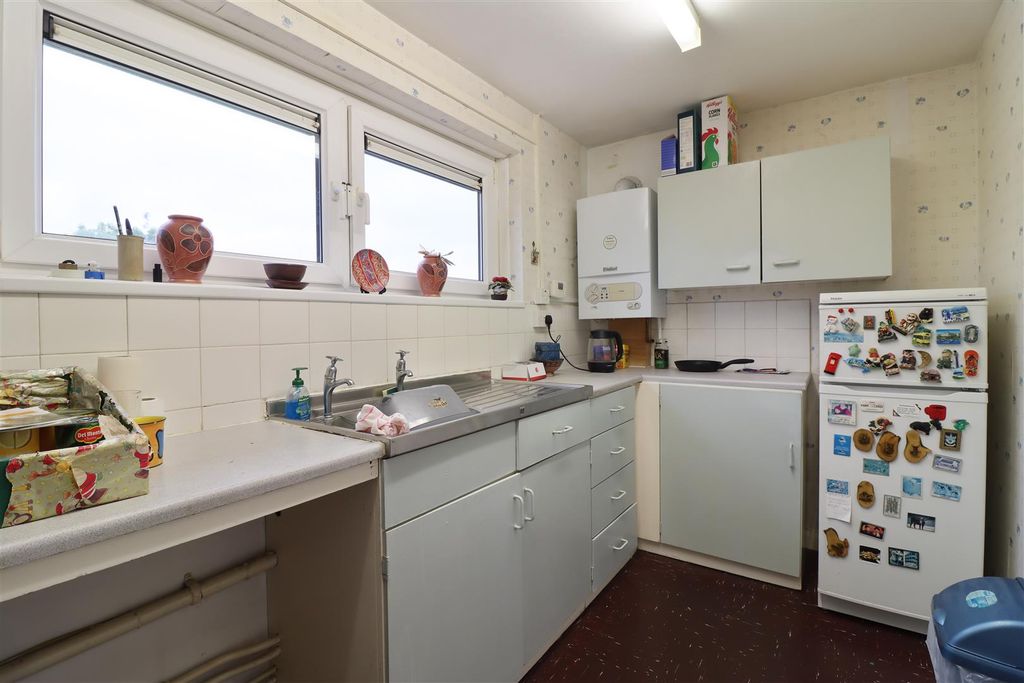 Property photo 3 of 14 Kitchen