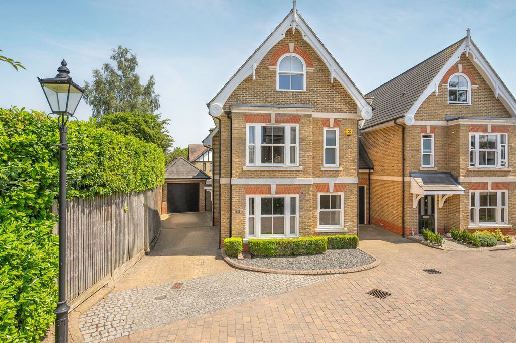 Property photo 1 of 11