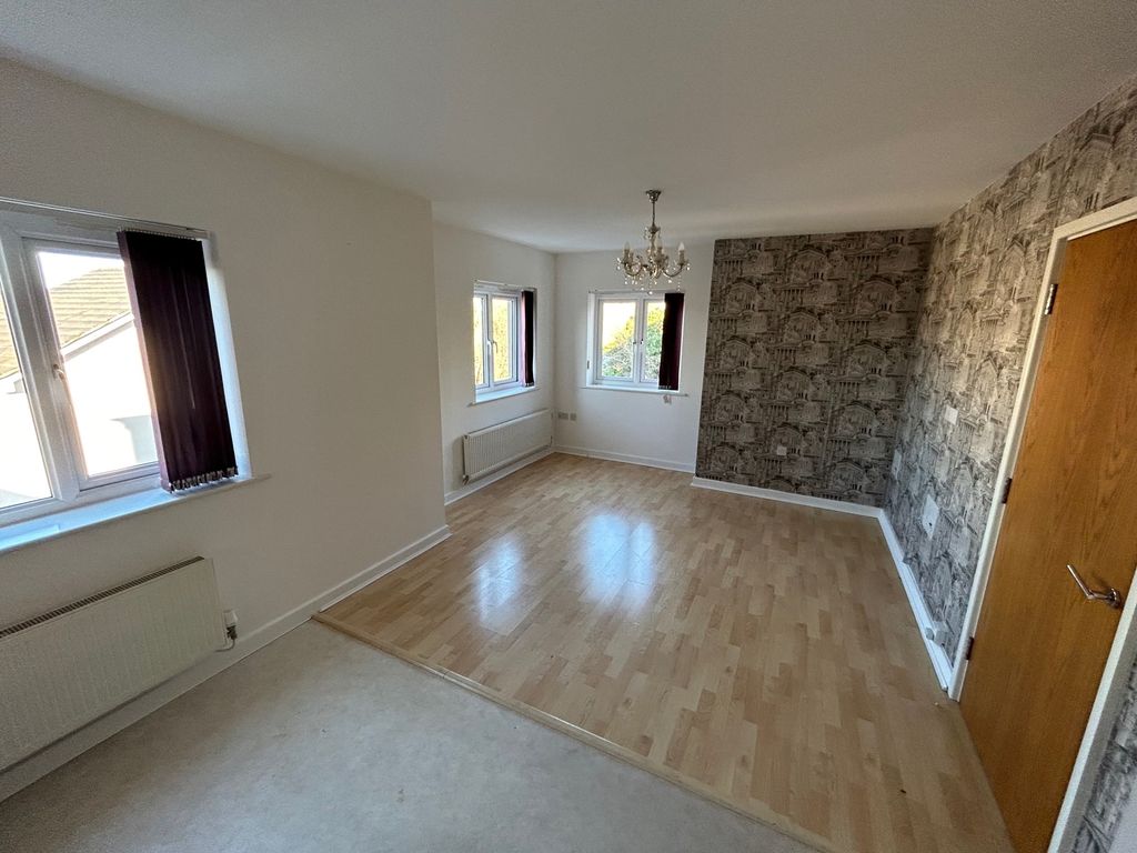 Property photo 3 of 7 Living Room