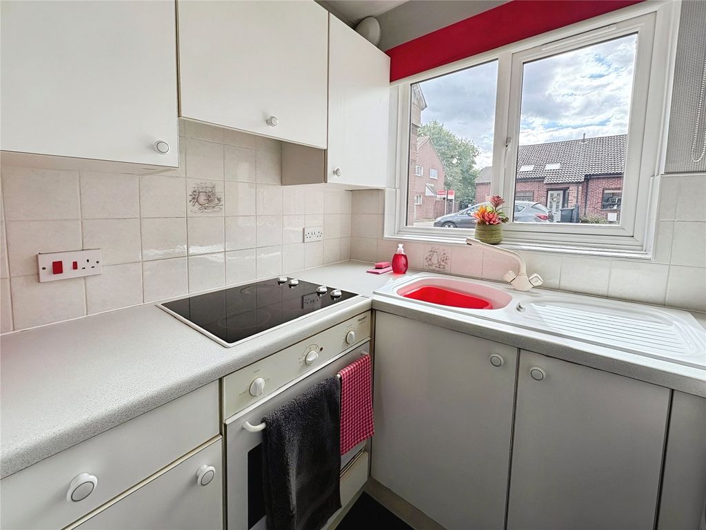Property photo 3 of 11 Kitchen
