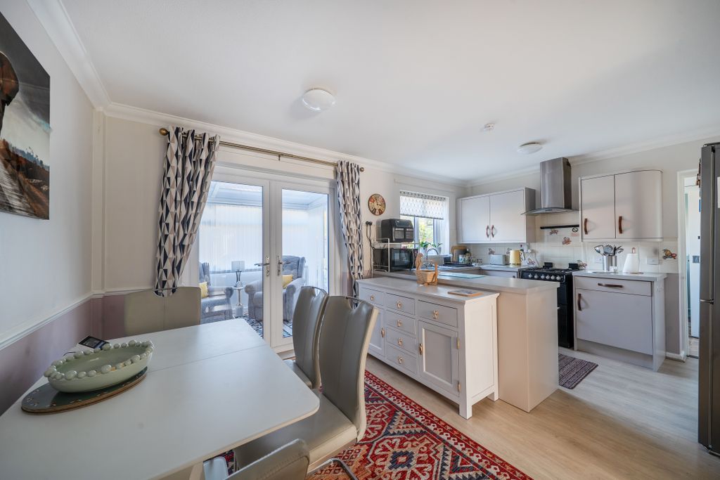 Property photo 2 of 12 1428885569B9A39E2B887