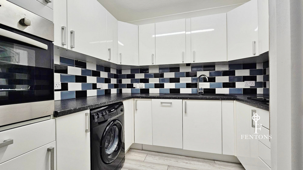 Property photo 3 of 19 Kitchen