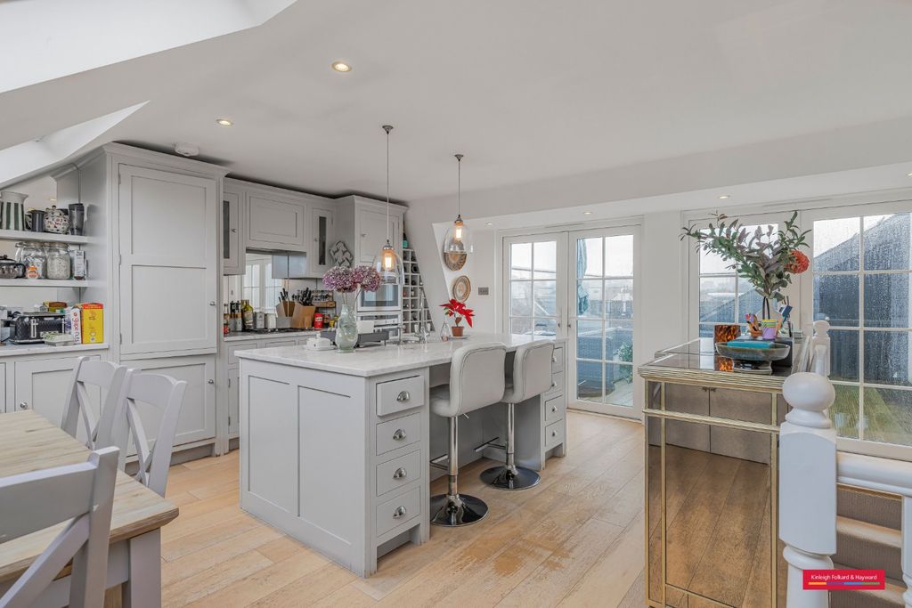 Property photo 2 of 26 Picture No. 11