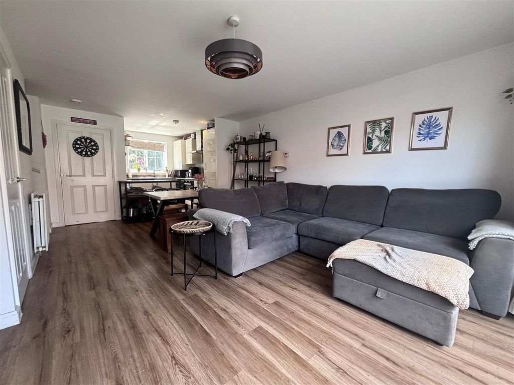 Property photo 2 of 12 Lounge4.Jpg