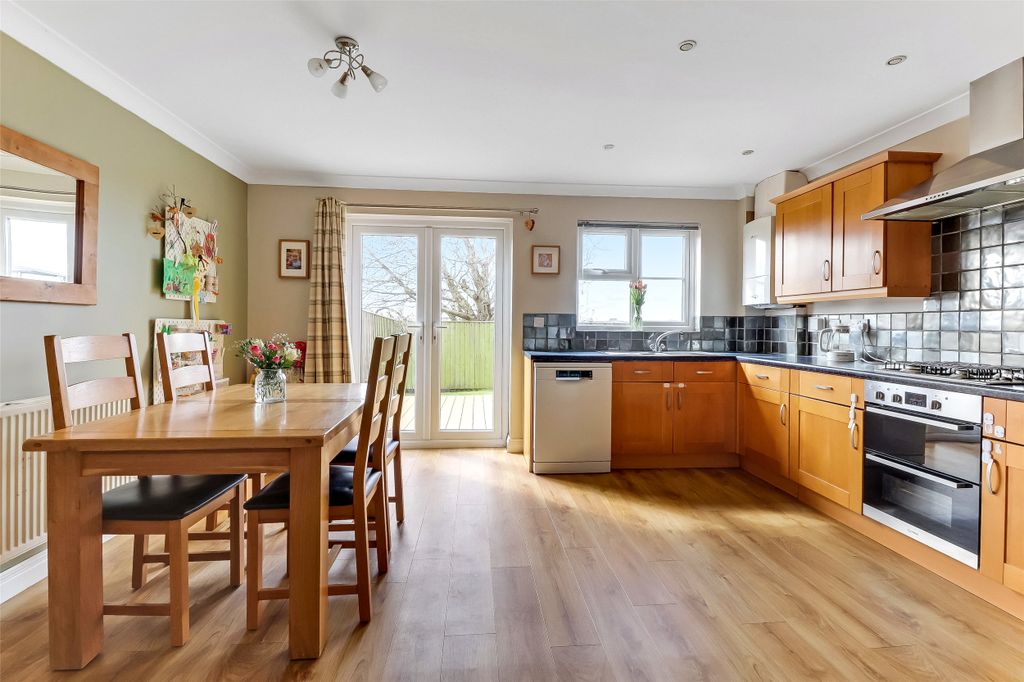 Property photo 3 of 16 Picture No. 12