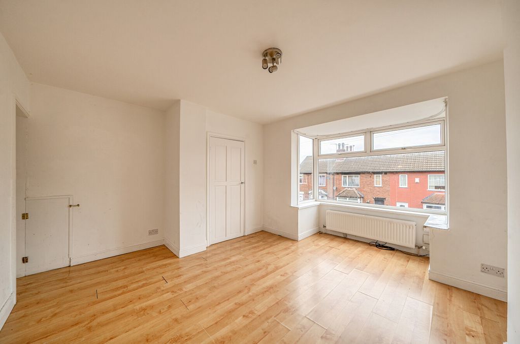 Property photo 2 of 11 1425630-9-69Ab105...