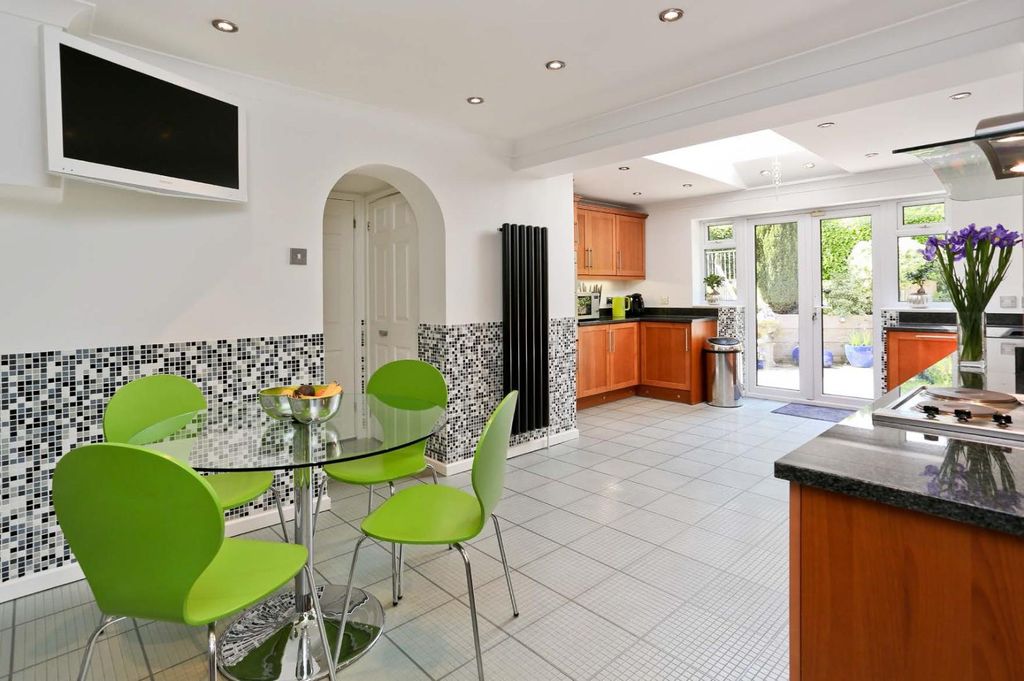Property photo 1 of 12 Kitchen.Jpg