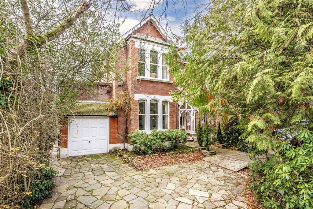 Property photo 1 of 8