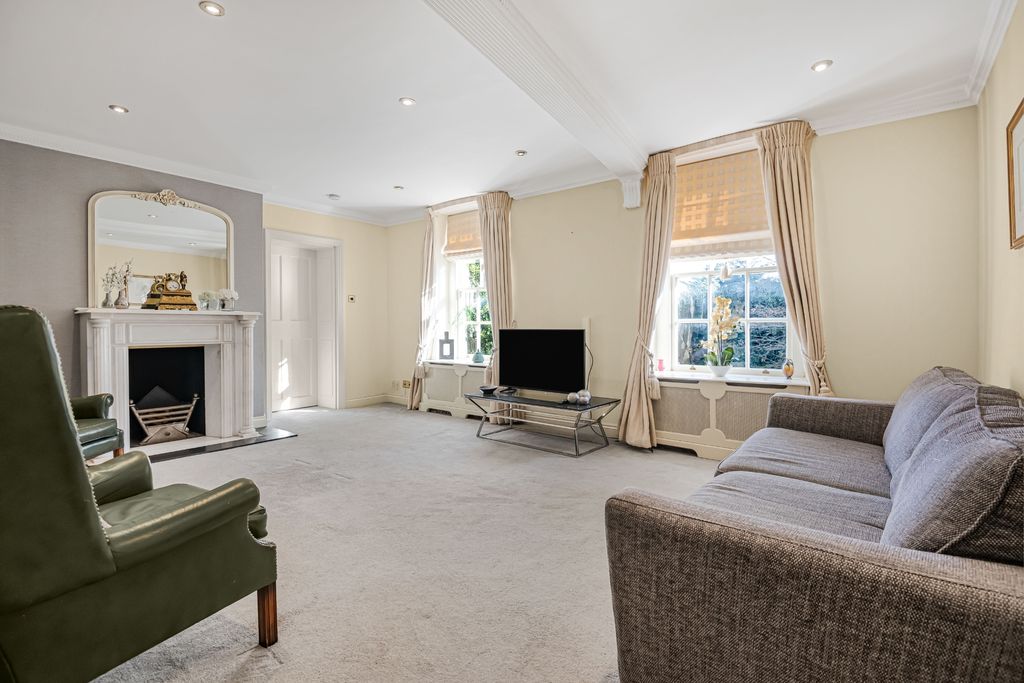 Property photo 2 of 11 Photo 4