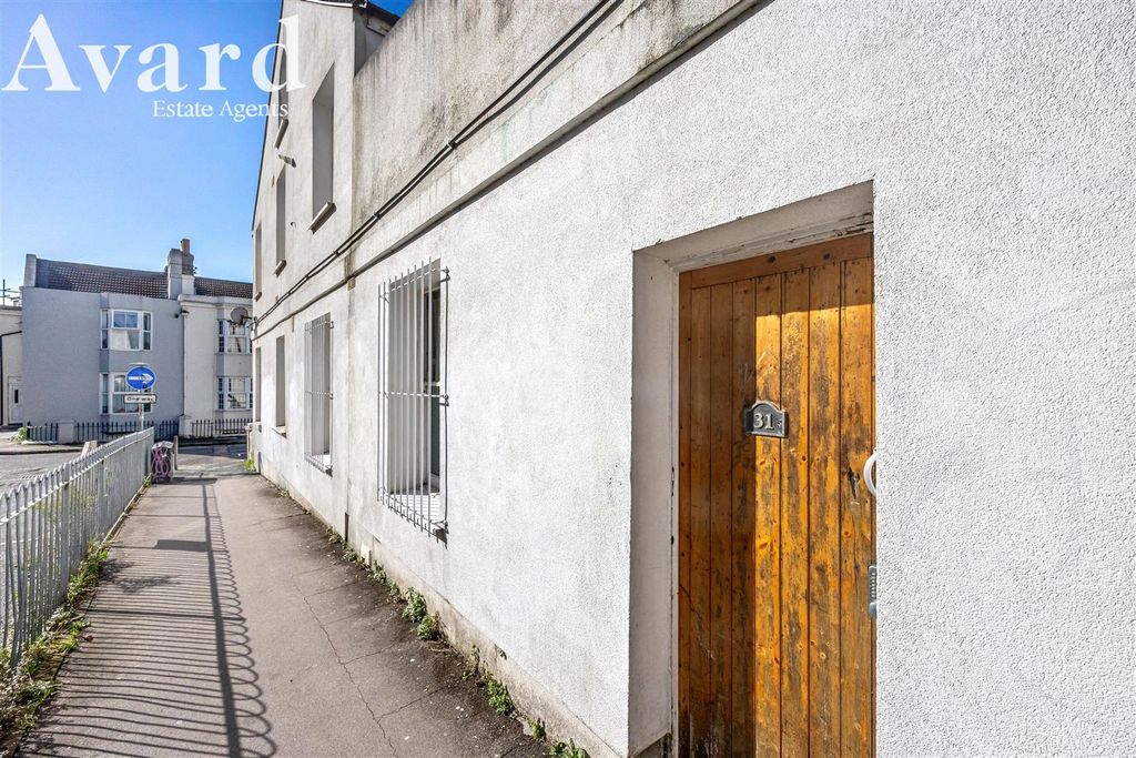 Property photo 3 of 17 19.Jpeg