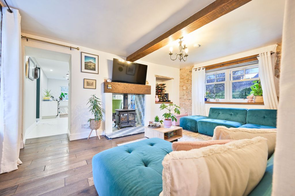 Property photo 3 of 22 Lounge