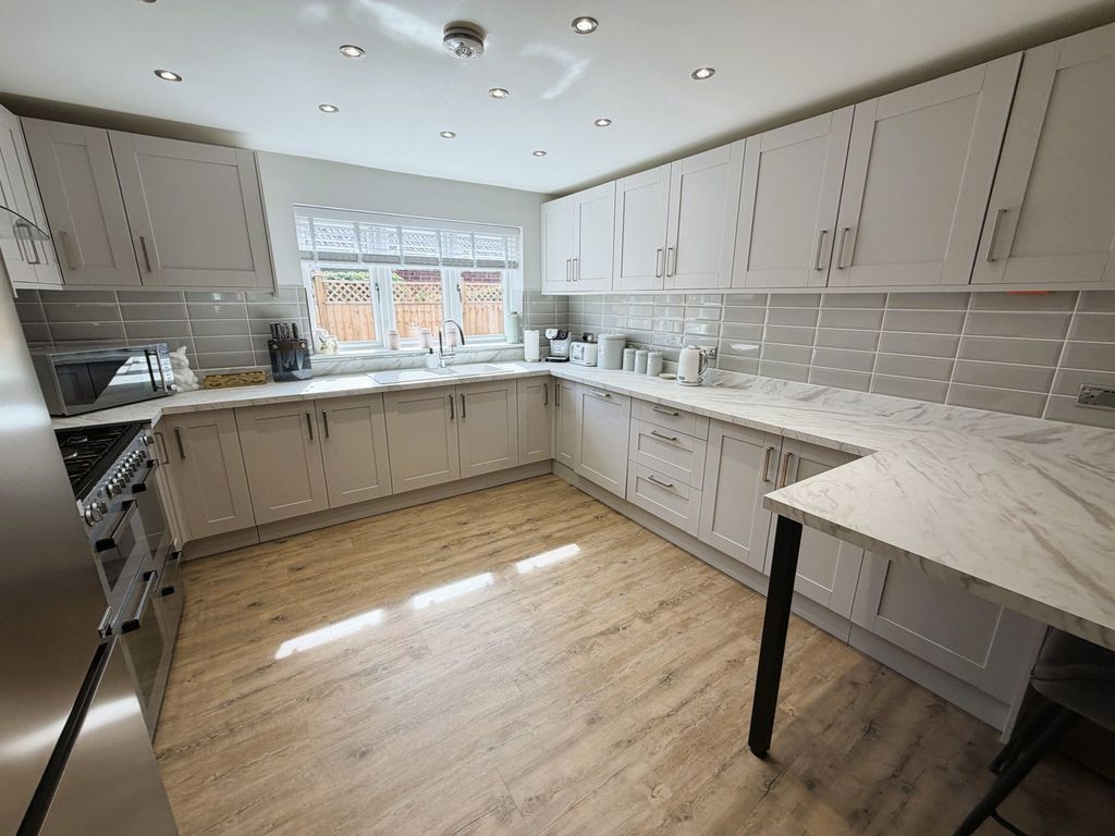 Property photo 2 of 26