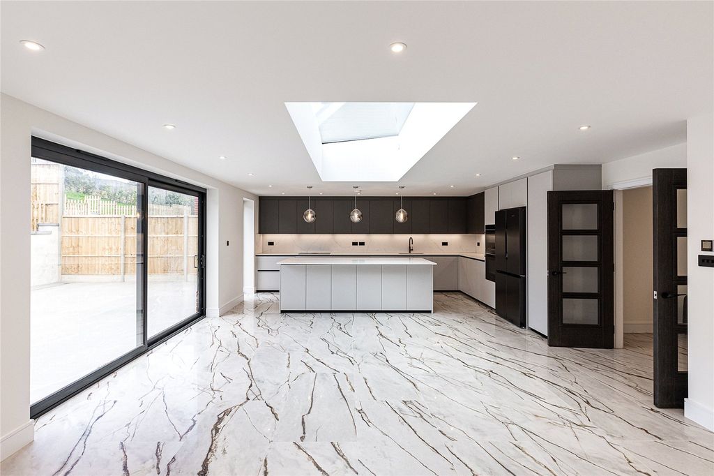 Property photo 2 of 24 Kitchen/Dining Room