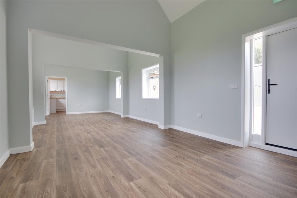 Property photo 2 of 7 Office 2.Jpg