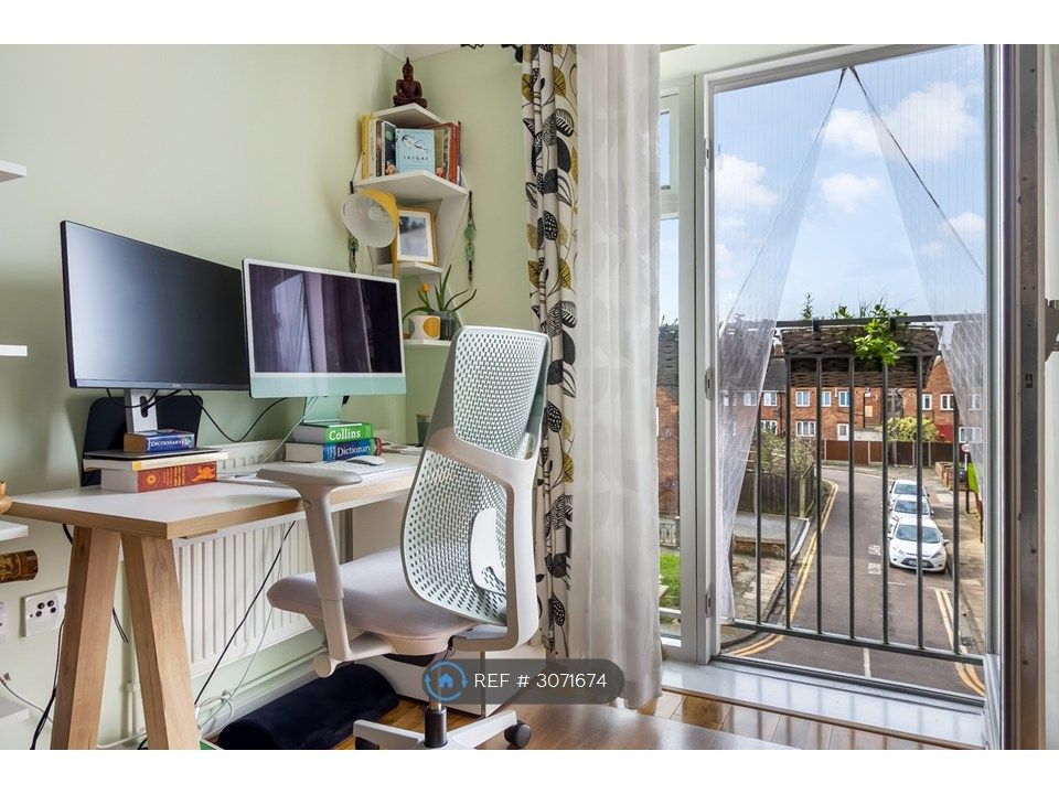 Property photo 2 of 18 Home Office Corner
