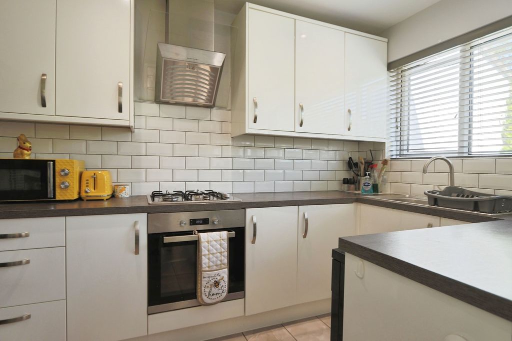 Property photo 2 of 17 4255174
