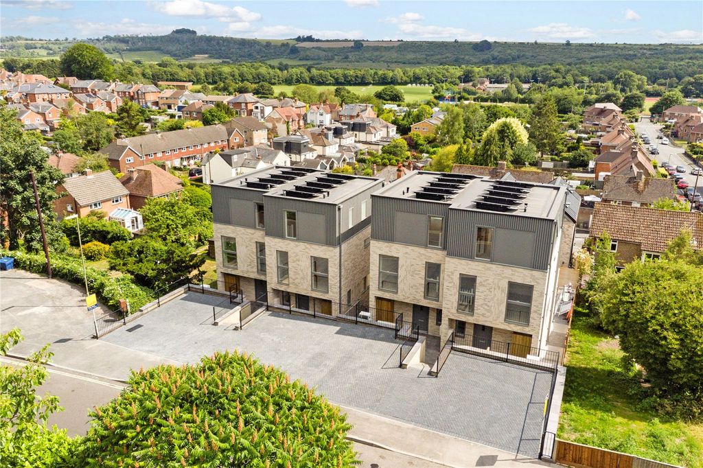 Property photo 1 of 9 Petersfield Road