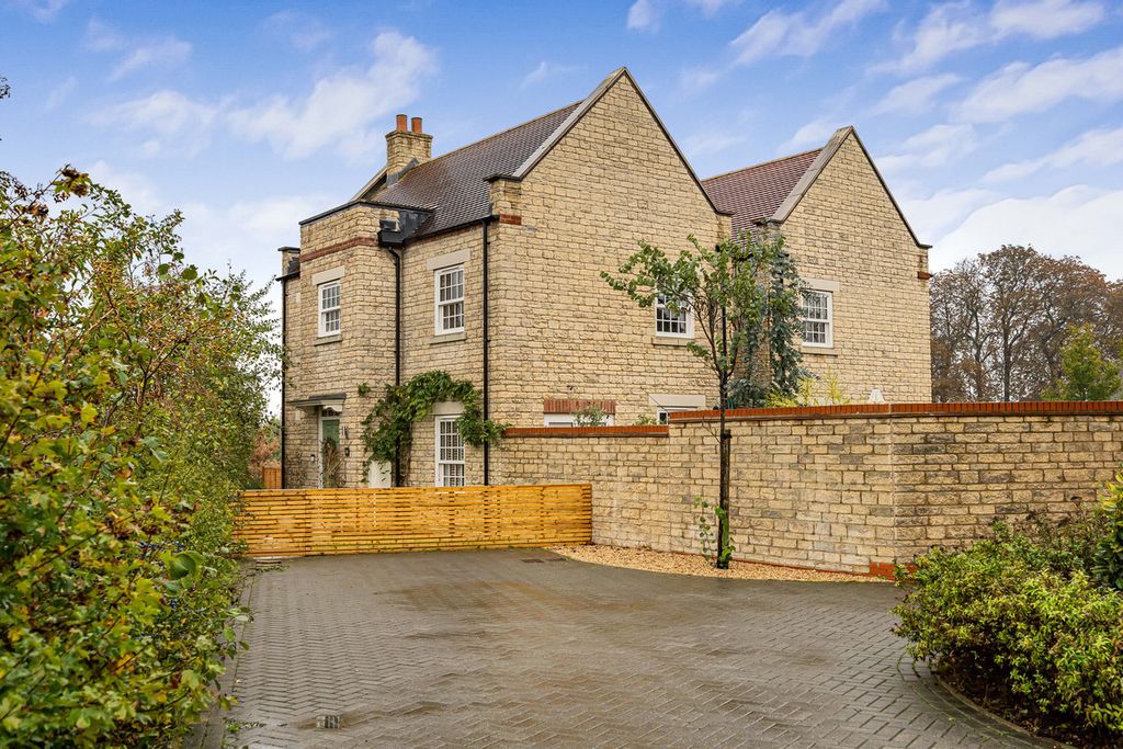 Property photo 1 of 37