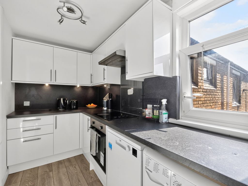 Property photo 2 of 17 Kitchen