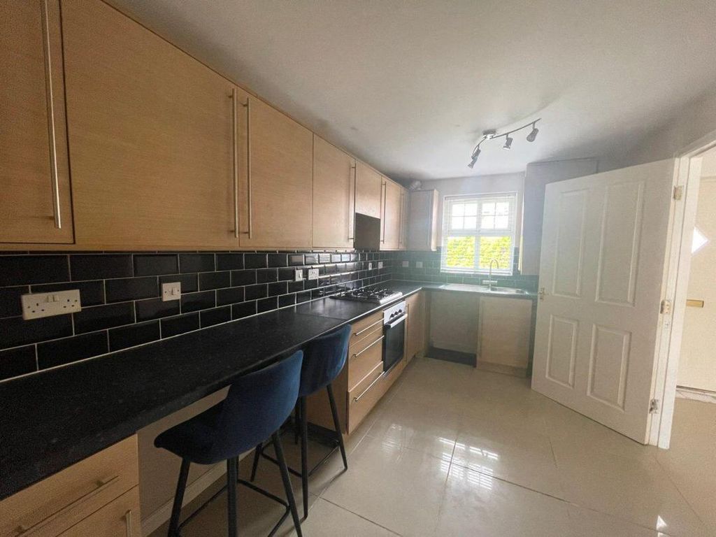 Property photo 1 of 10 Kitchen