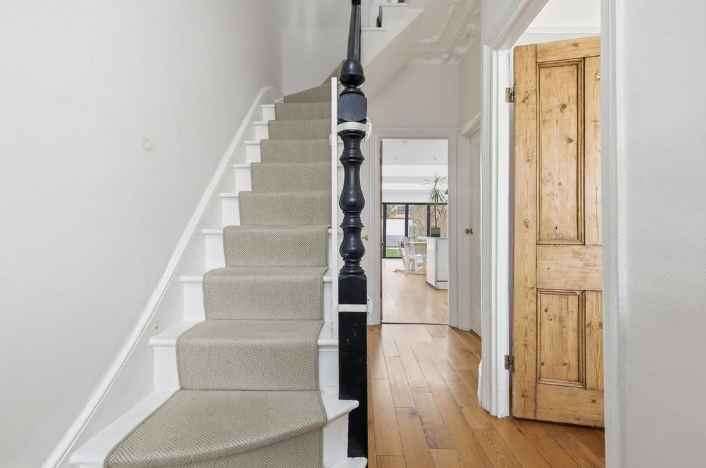 Property photo 3 of 23