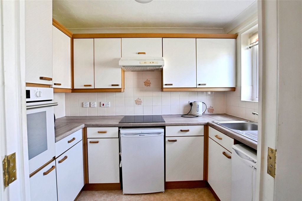 Property photo 2 of 9 Kitchen