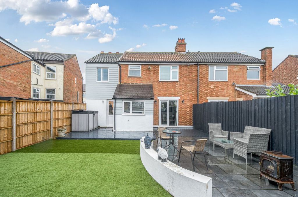 Property photo 2 of 23