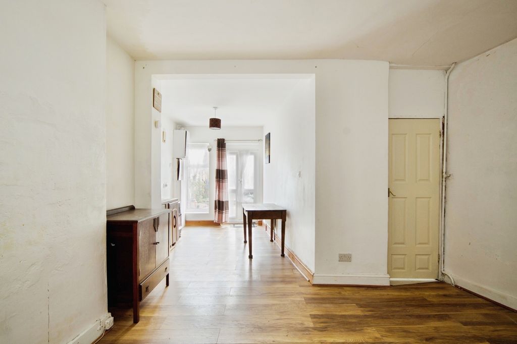 Property photo 3 of 20 Pbox-Img.Jpg