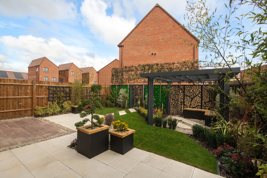 Property photo 3 of 10 Show Home Garden