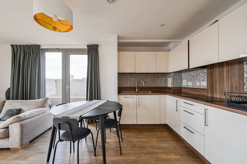 Property photo 3 of 22