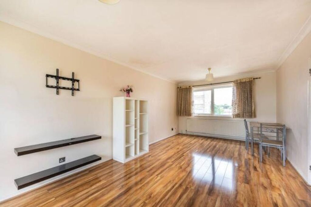 Property photo 3 of 8