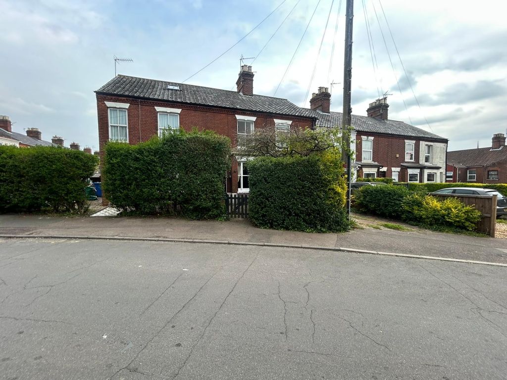 Property photo 2 of 3