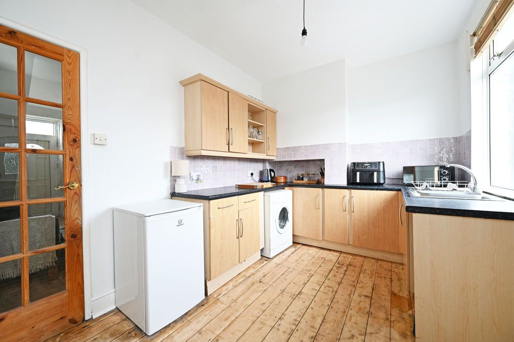 Property photo 3 of 16 Kitchen