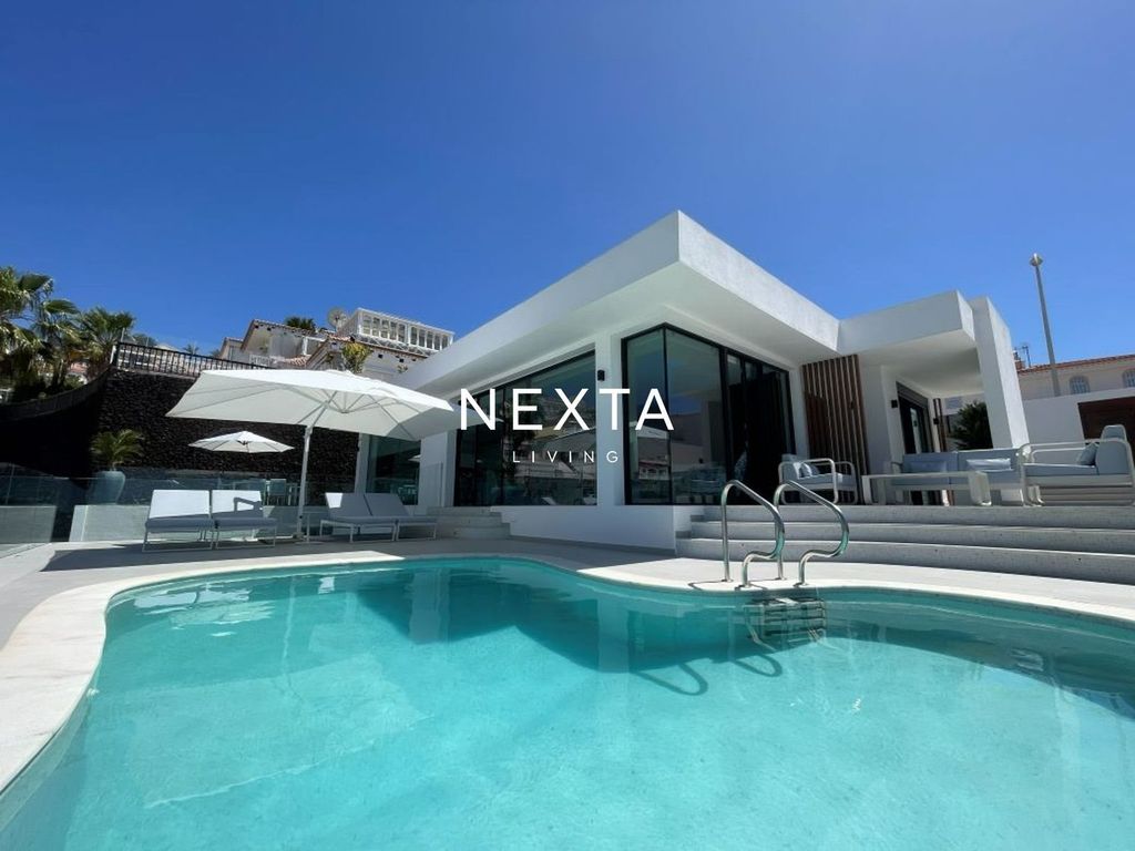 Property photo 1 of 34 ¡Contemporary Villa With Private Pool And Panoramic Views In San Eugenio!