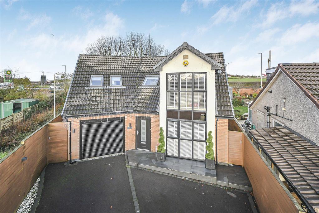 Property photo 1 of 39 56A Beehive Green Exterrnal (6).Jpg