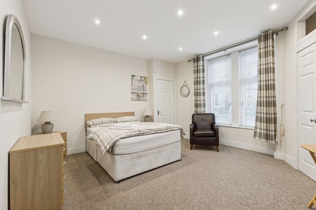 Property photo 2 of 43