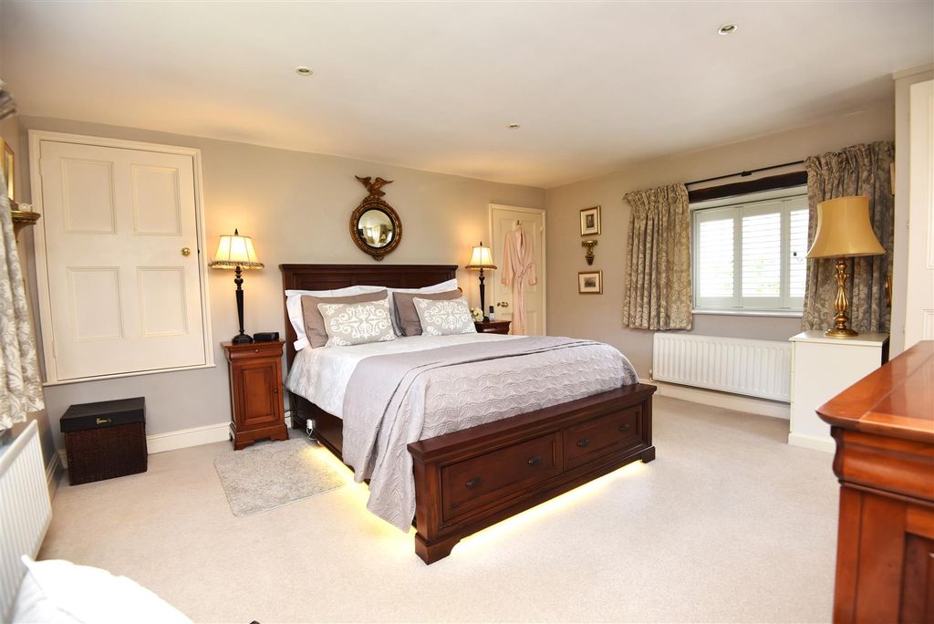 Property photo 3 of 15 Main Bedroom