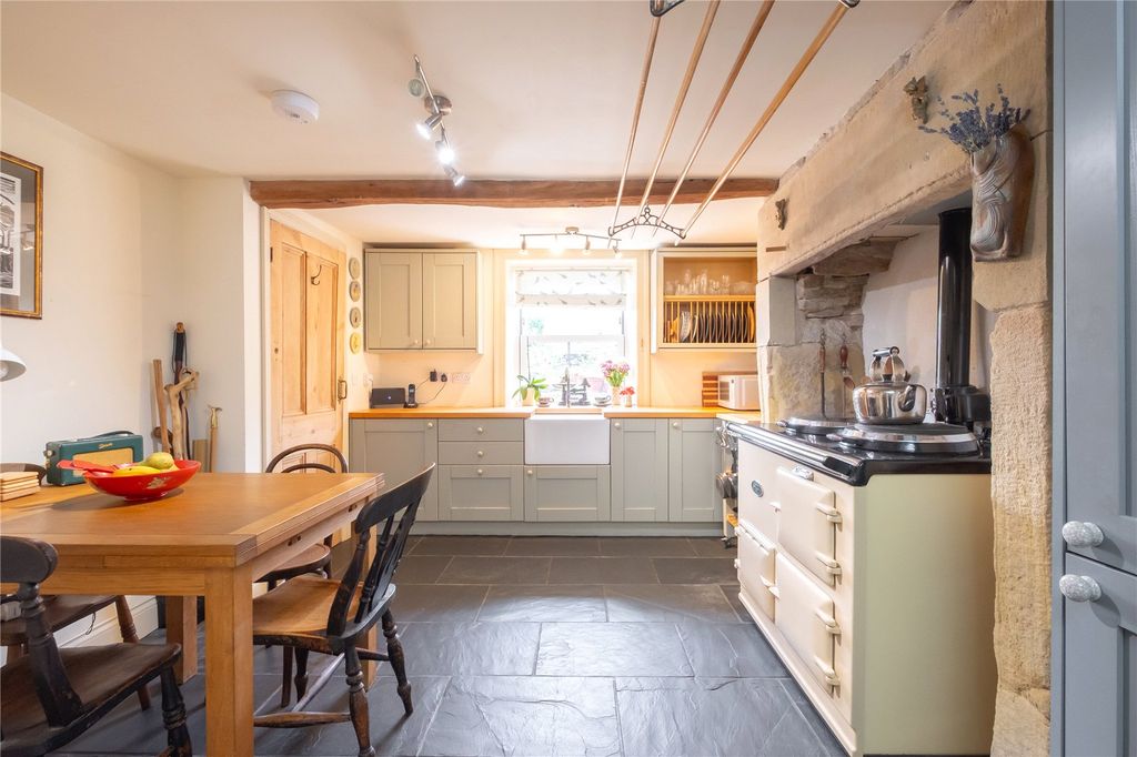 Property photo 3 of 20 Dining Kitchen