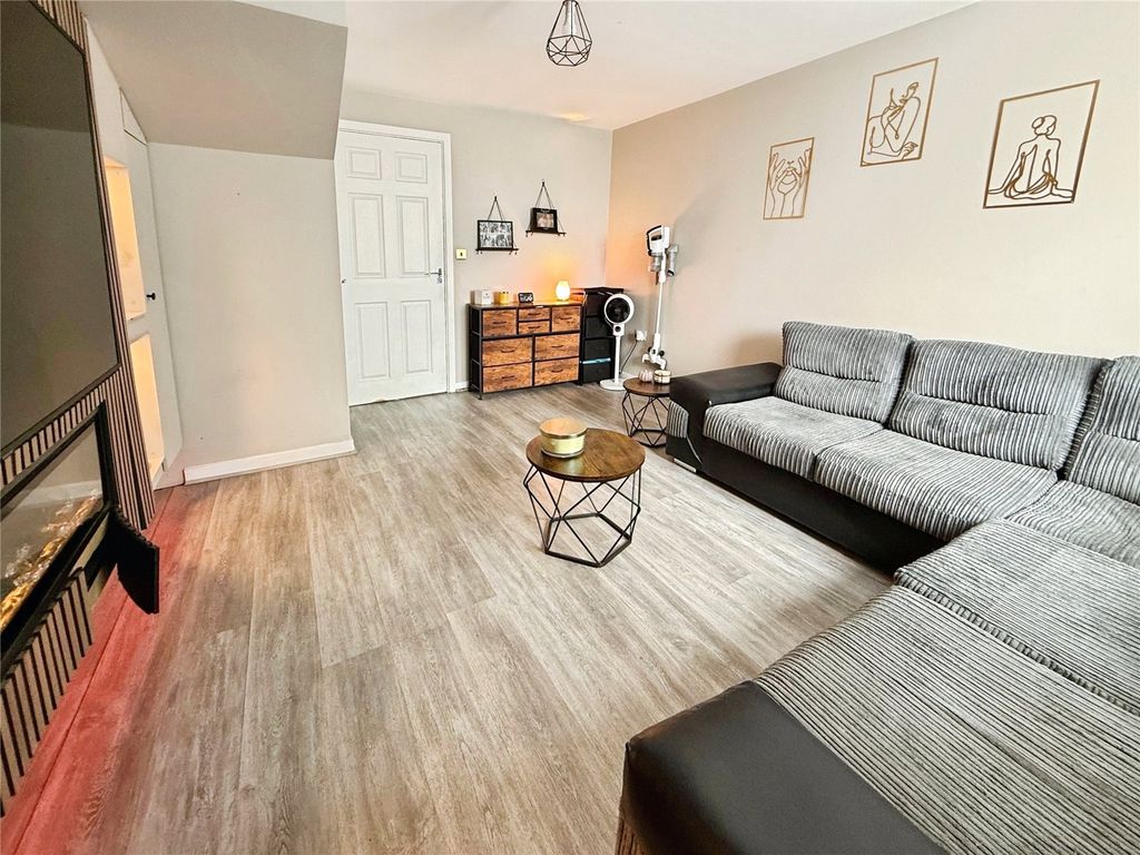 Property photo 3 of 13 Lounge