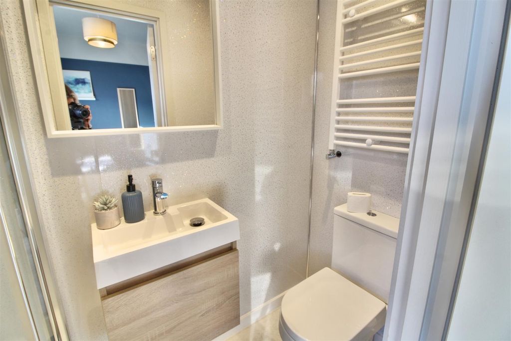 Property photo 3 of 7 En-Suite