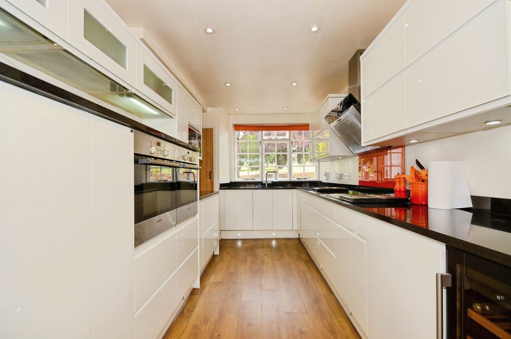 Property photo 3 of 17