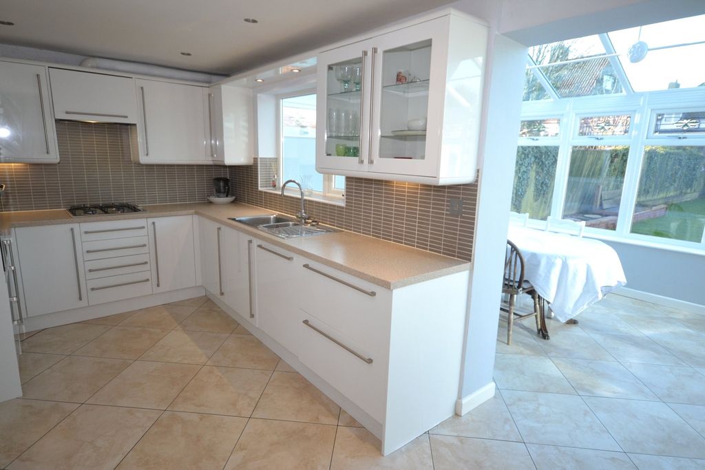 Property photo 2 of 14 Kitchen