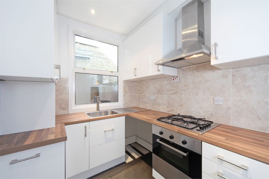 Property photo 2 of 6 Kitchen