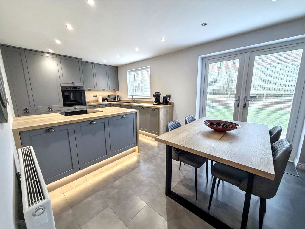 Property photo 2 of 32