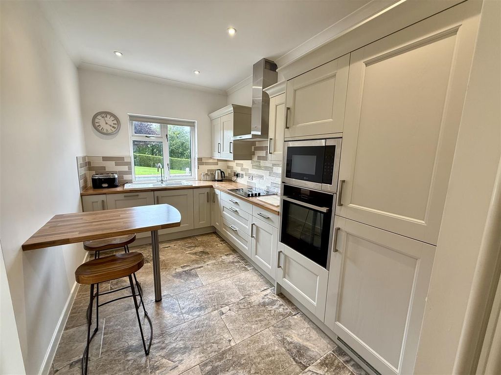 Property photo 2 of 18 Kitchen