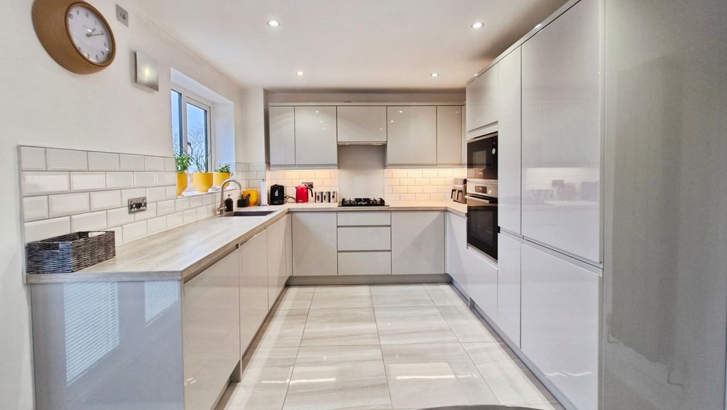 Property photo 2 of 21 2De03B21-20260122_131121