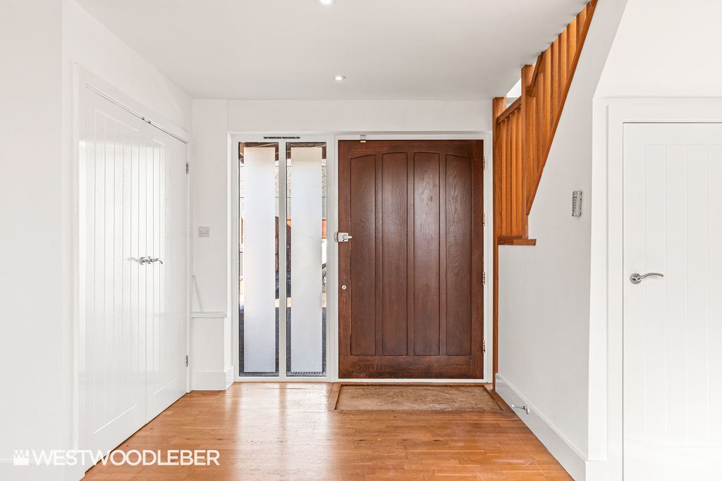 Property photo 2 of 36