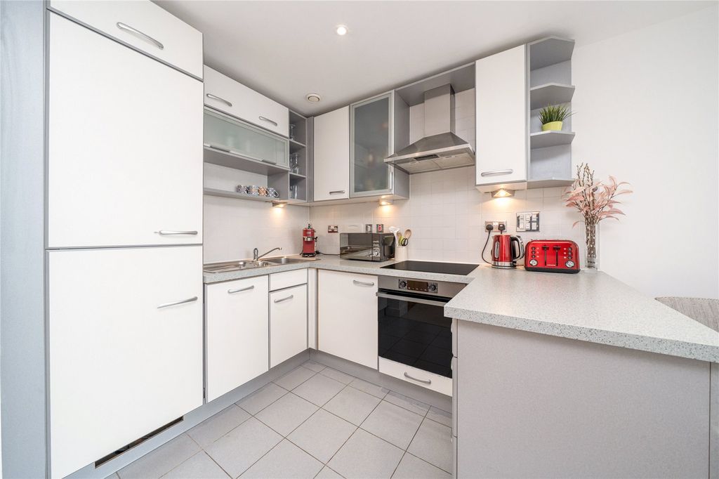 Property photo 3 of 7 Kitchen