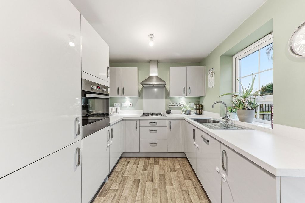 Property photo 3 of 21